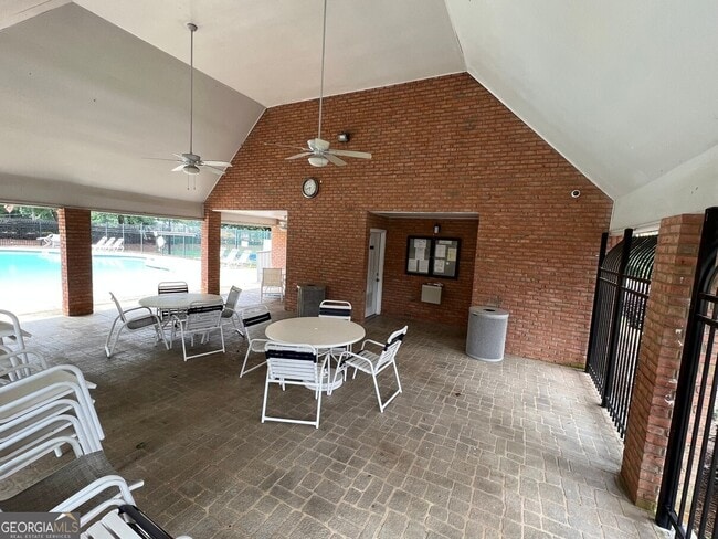 Building Photo - 1157 Chateau Terrace