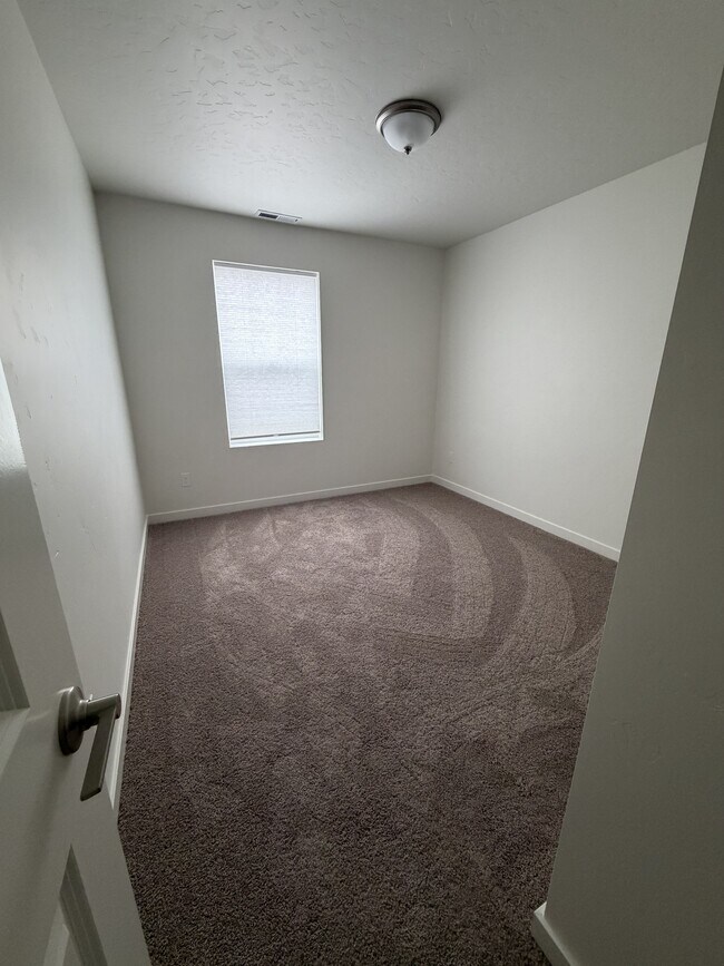 Building Photo - 1578 S La Escalera Ave