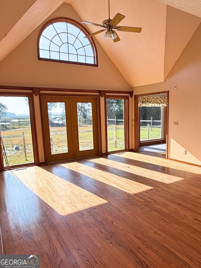 Building Photo - 1818 Union Carbide Rd