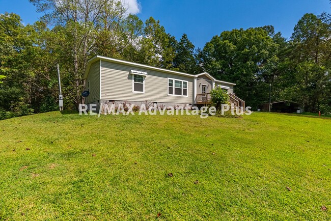 Building Photo - Modern Home Just Minutes to Farmville