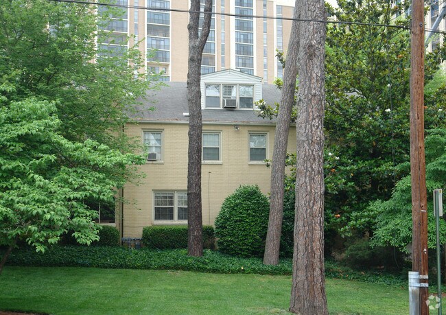 Building Photo - Peachtree Manor