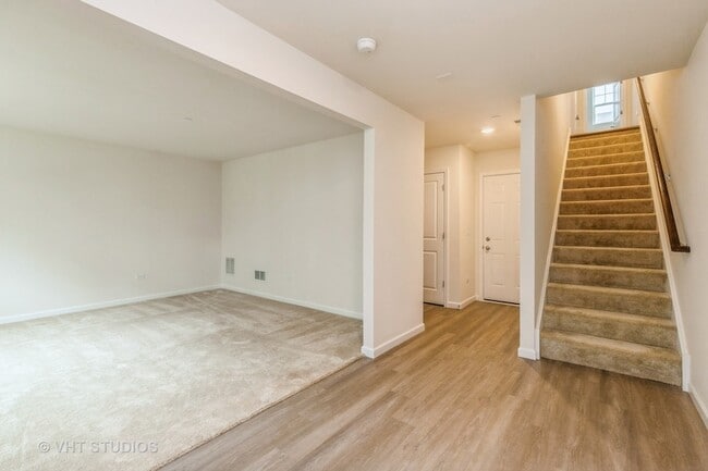 Building Photo - 155 Yorktown Ct