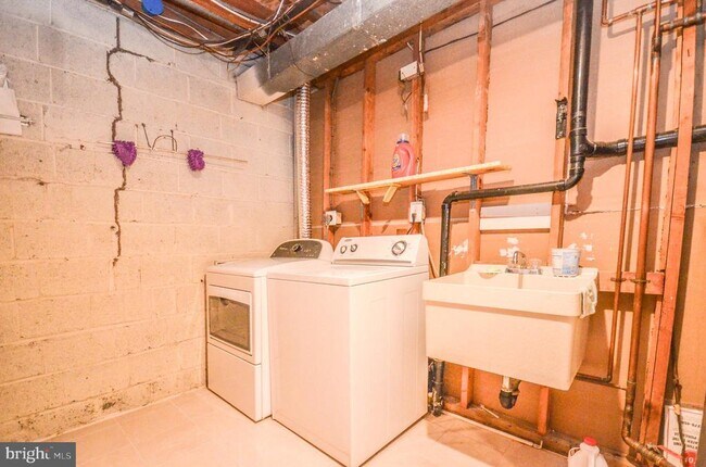 Building Photo - 3018 Covington St