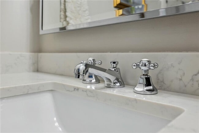 Building Photo - 245 Willow Springs Dr