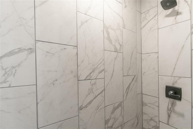 Building Photo - 566 Parkhill Cir