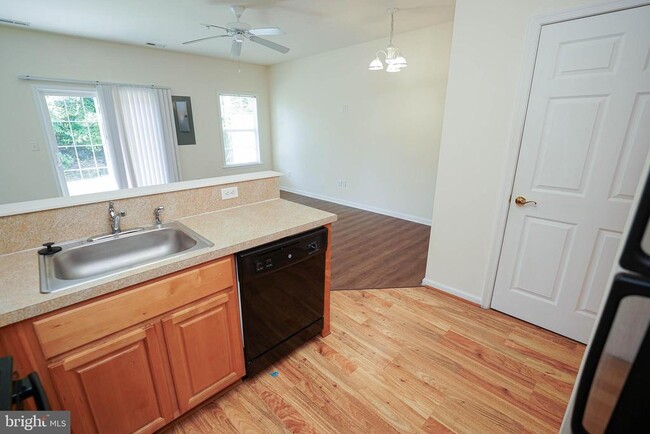 Building Photo - 420 Parkview Ct
