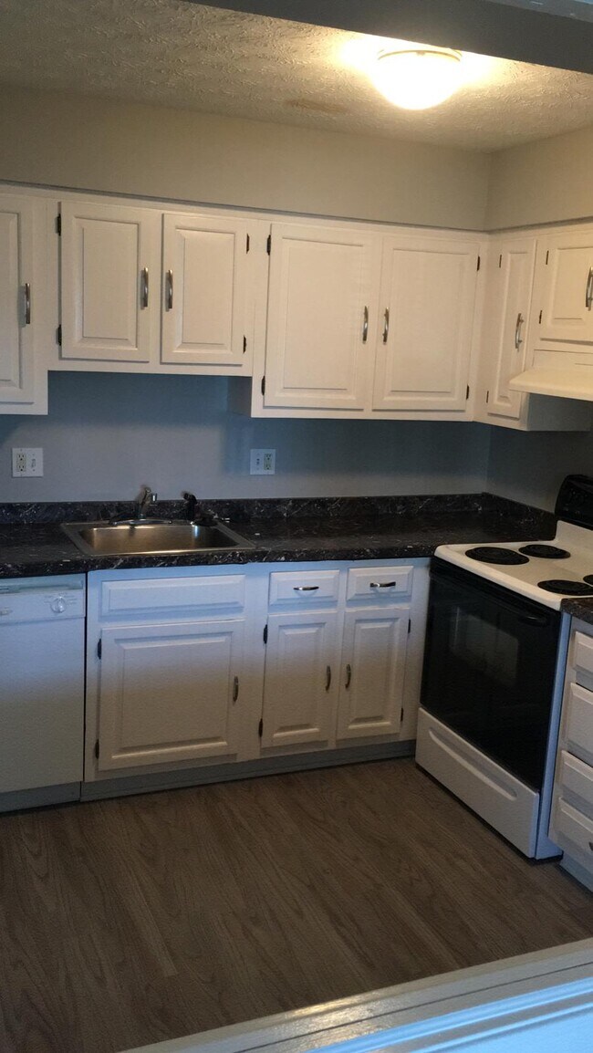 Building Photo - 1540 Slade Ave