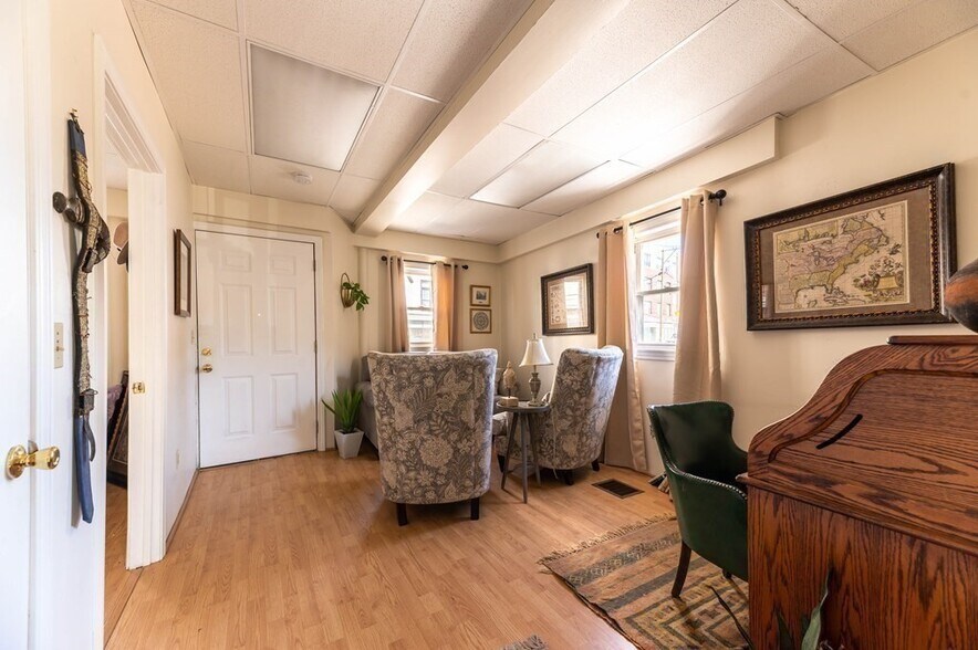 Building Photo - 111 Washington St