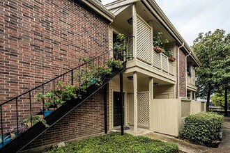Building Photo - 2121 El Paseo St