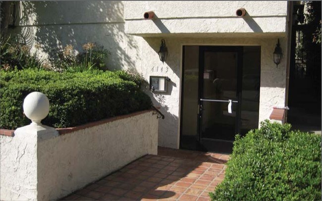 Building Photo - 4143 Cahuenga Blvd