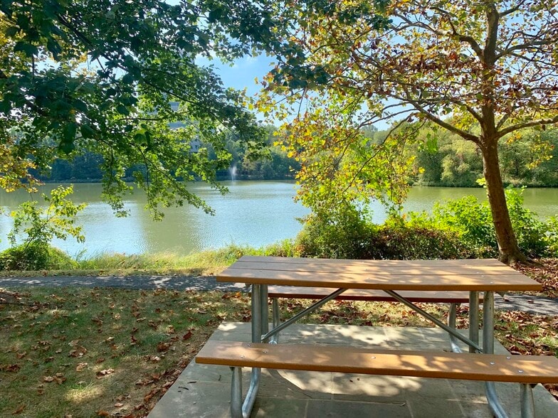 Lake View - 2920 Yarling Ct