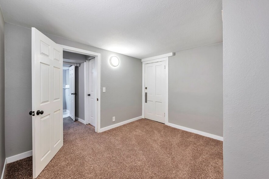 Building Photo - 2607 E 14th Ave