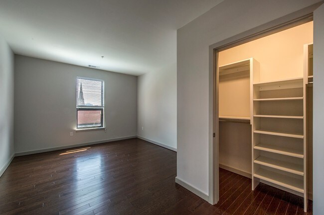 Building Photo - 45 Marion St