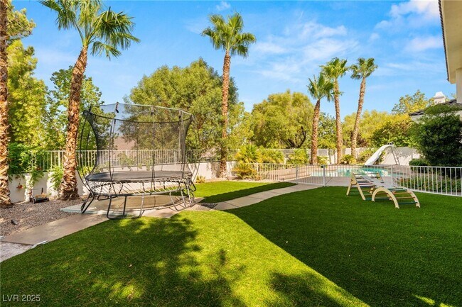 Building Photo - 2272 Coral Ridge Ave