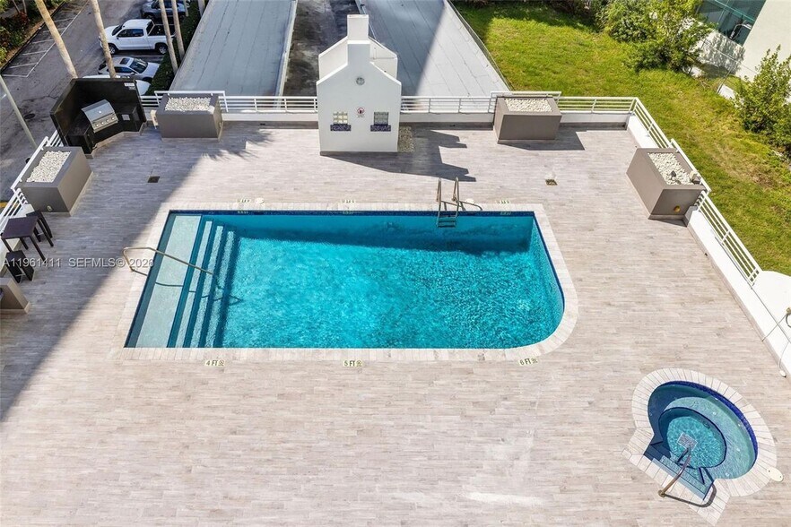Building Photo - 1402 Brickell Bay Dr