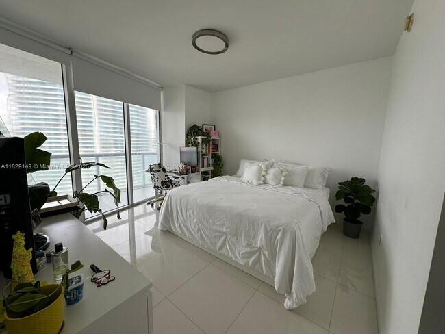 Building Photo - 465 Brickell Ave