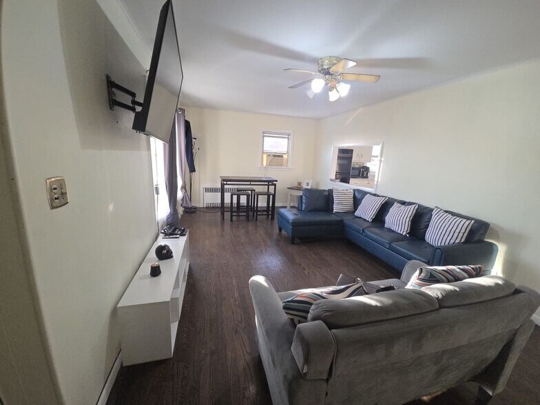 Building Photo - 1410 45th St