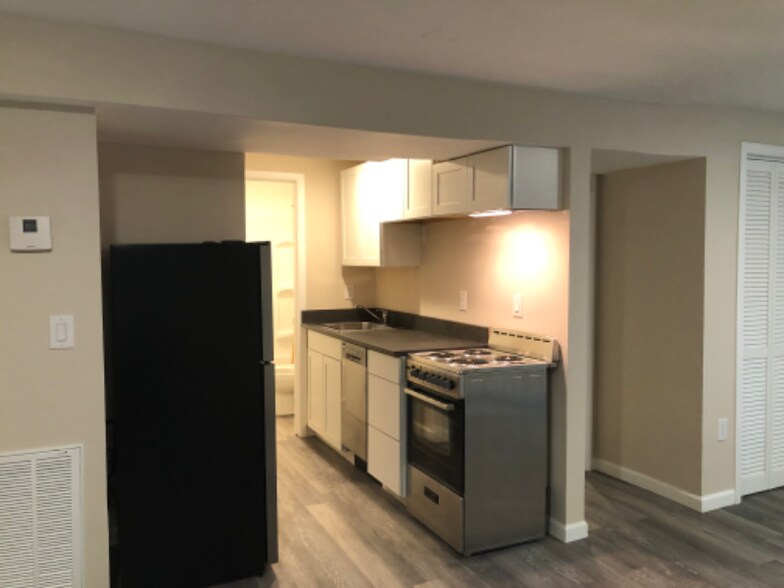 Building Photo - 1206 Brookside Ave