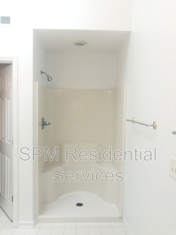 Building Photo - 4122 Breezewood Dr