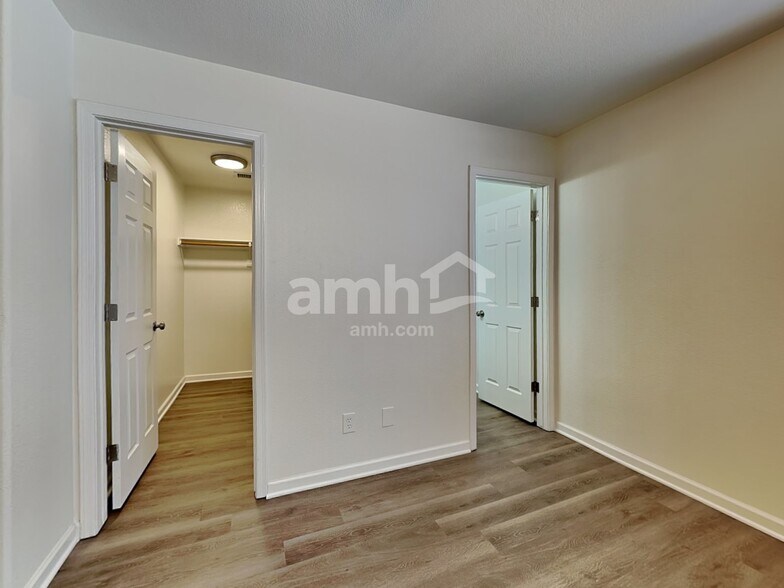 Building Photo - 15374 W Gelding Dr