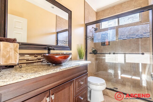 Building Photo - LISTING TITLE: Comfortable 3BD/2BA Home in Tulare's 93274 — Move-In Ready!