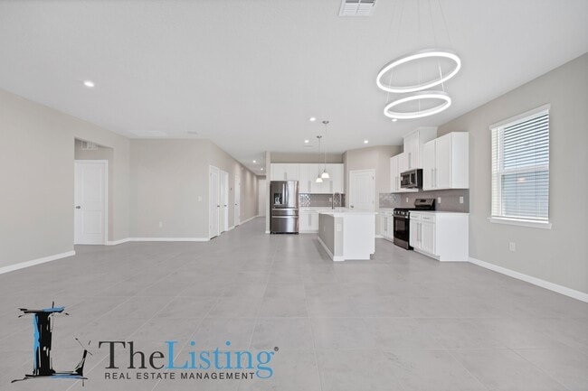 Building Photo - 3685 Kings Canyon Dr