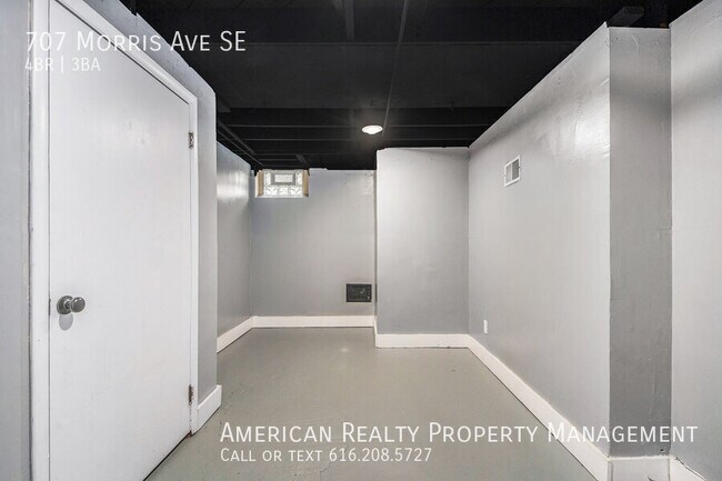 Building Photo - 707 Morris Ave SE