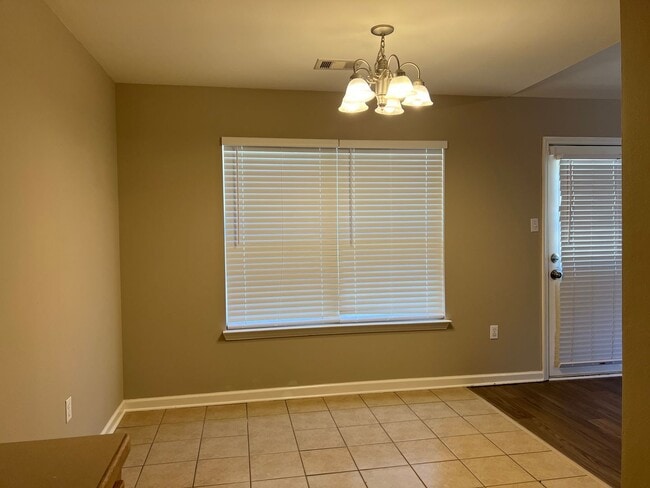 Building Photo - 321 Autumn Dr