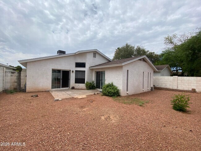 Building Photo - 510 W Fellars Dr