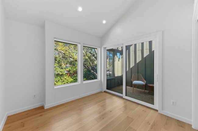 Building Photo - 5006 Gladeview Dr