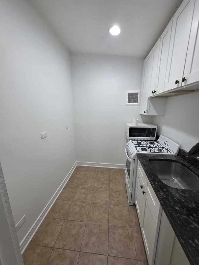Building Photo - 20831 Maple Ct
