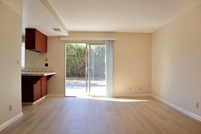 Building Photo - Splendid 3-bedroom home + Bonus Loft located in Fremont! – New flooring!