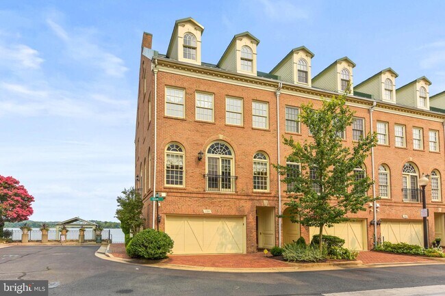 Building Photo - 700 Kahn Pl