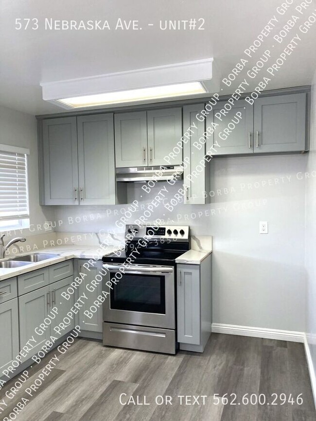 Building Photo - **STUNNING 2BEDROOM/1BATH APARTMENT WITH O...