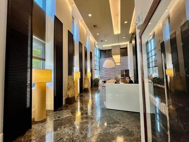 Building Photo - City living at its best! 2 BR/2 BA @ the M...