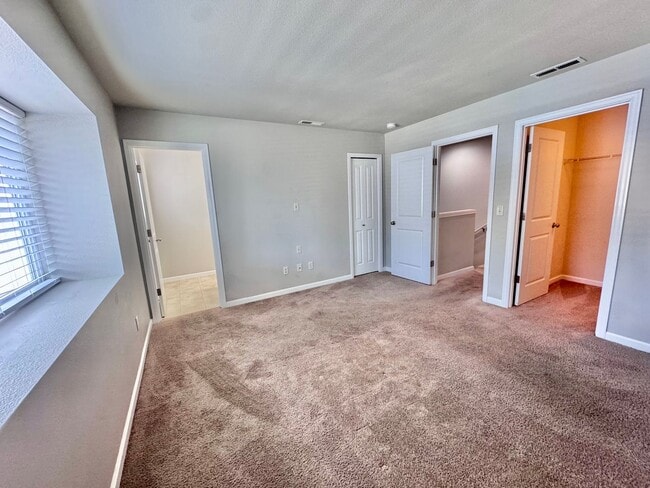 Building Photo - 207 NE 52nd St