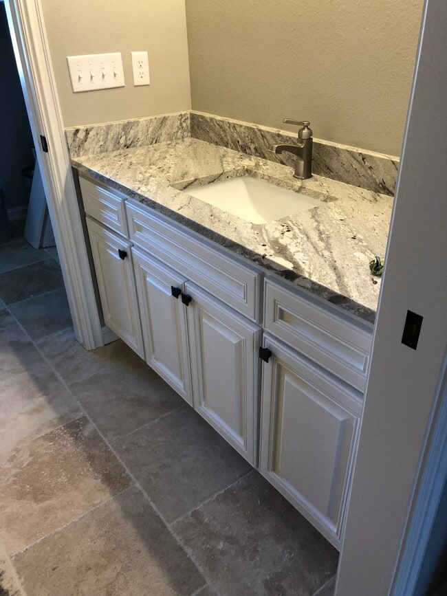 Building Photo - Brick Colonial - 3 Bedroom 2 Bath 1 Car Garage