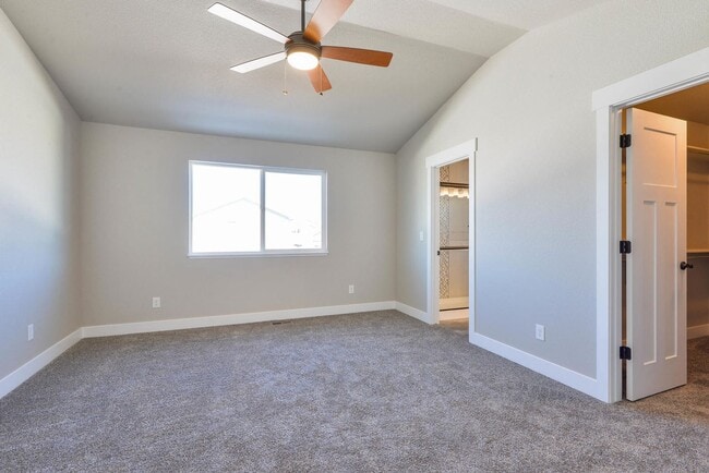 Building Photo - Beautiful, Dog Friendly, 3 Bedroom, 2.5 Ba...