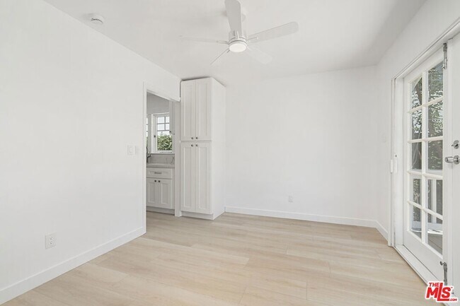 Building Photo - 4622 Norwich Ave