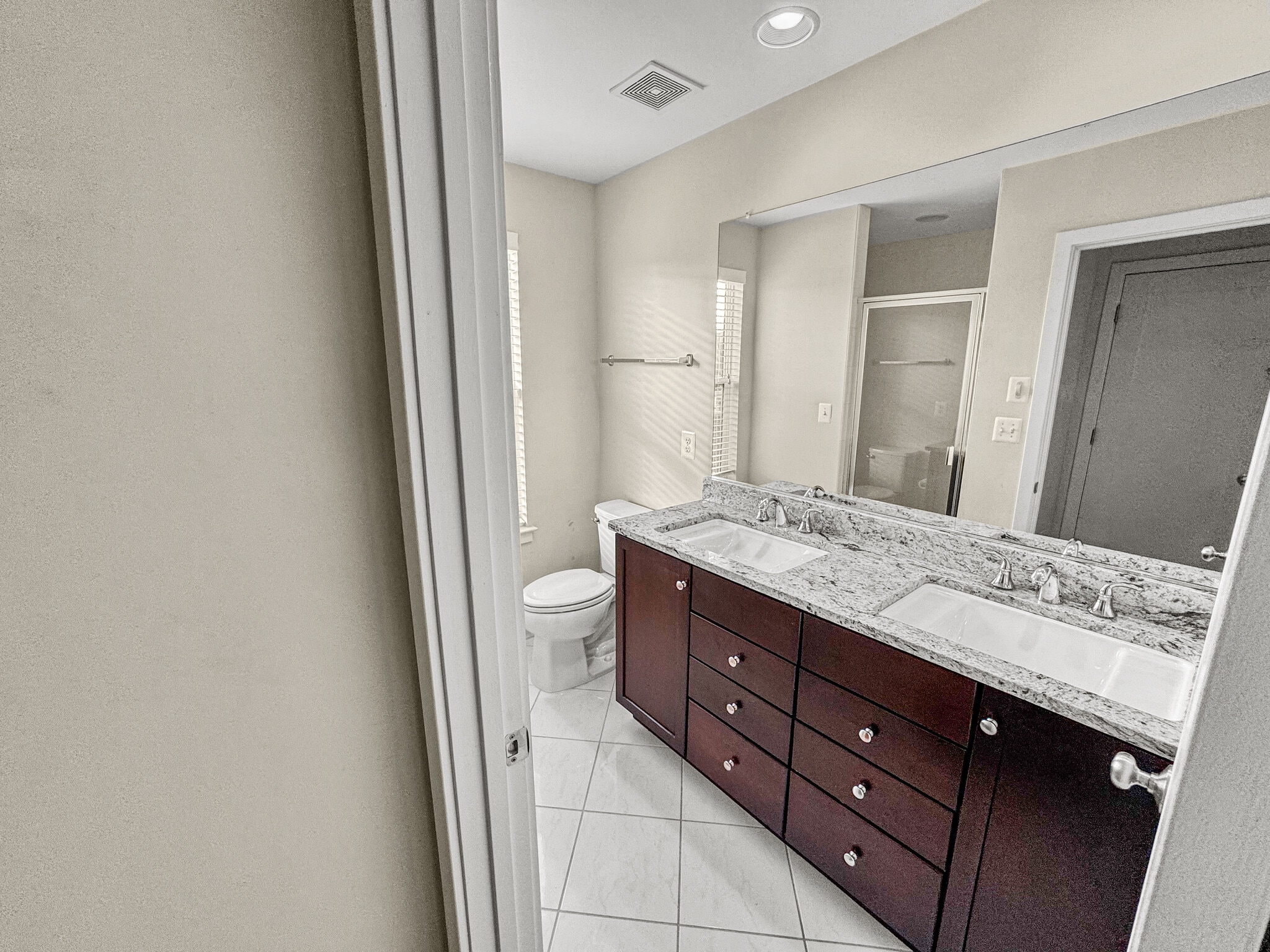 Building Photo - 5610 45th Ave