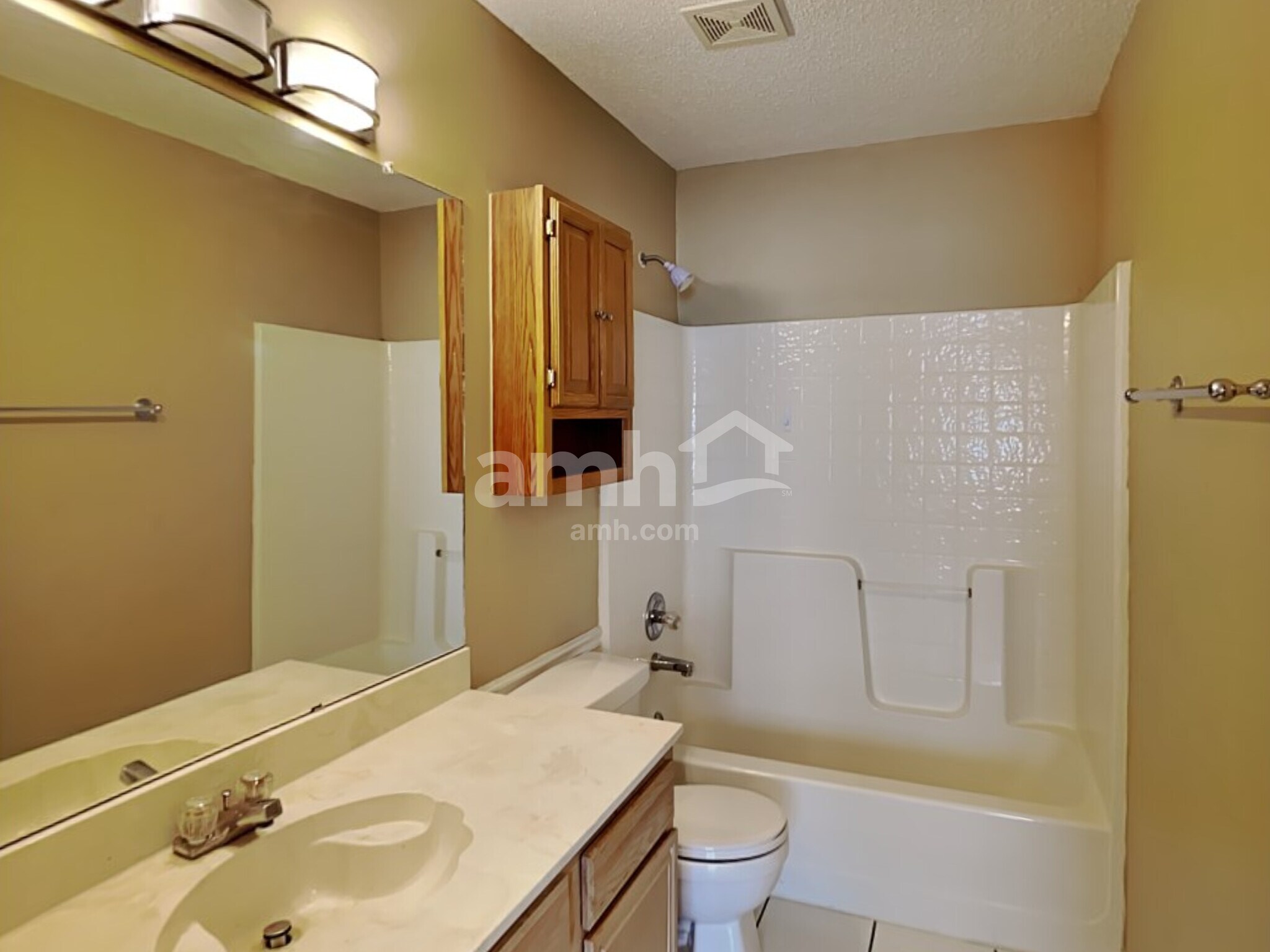 Building Photo - 6501 Gardenia Dr