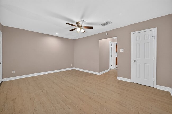 Building Photo - 5714 Southwind St