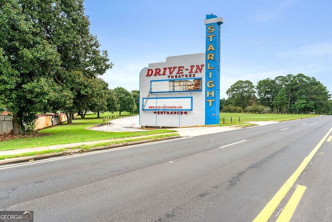 Building Photo - 1131 Custer Ave SE