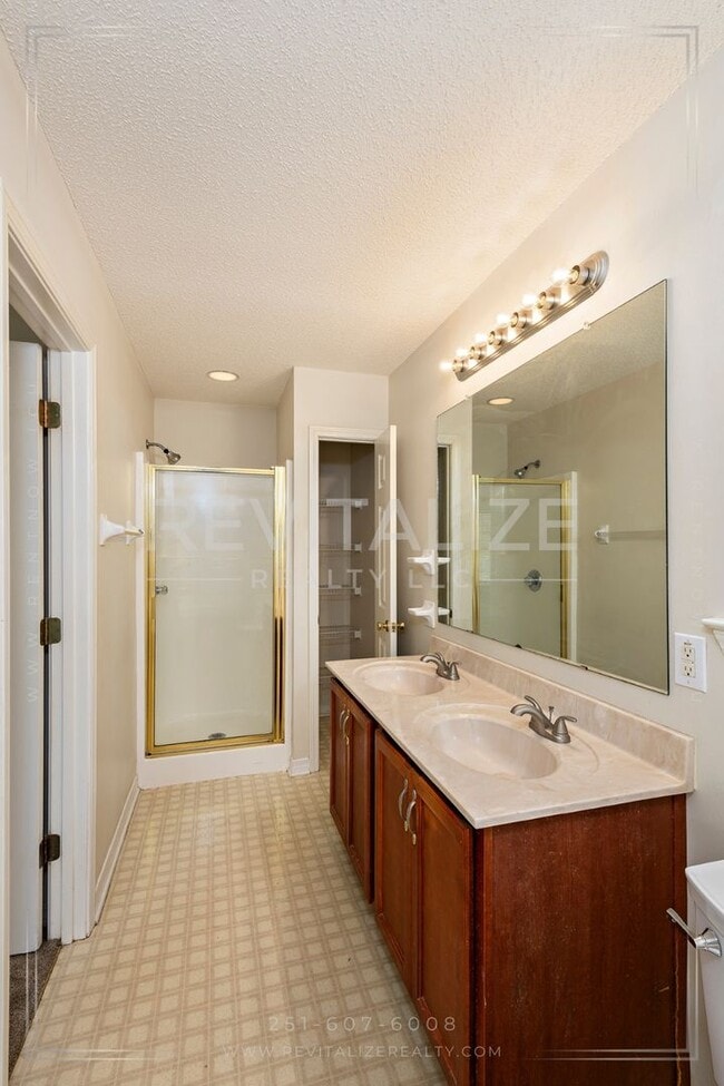 Building Photo - Stunning 4 Bed 2 Bath Home in West Mobile!