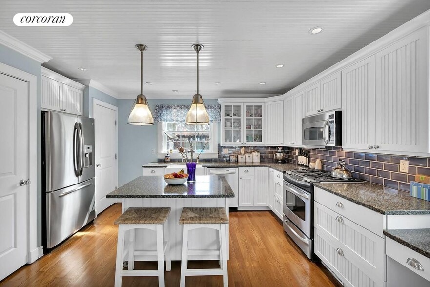 Building Photo - 26 Henry St