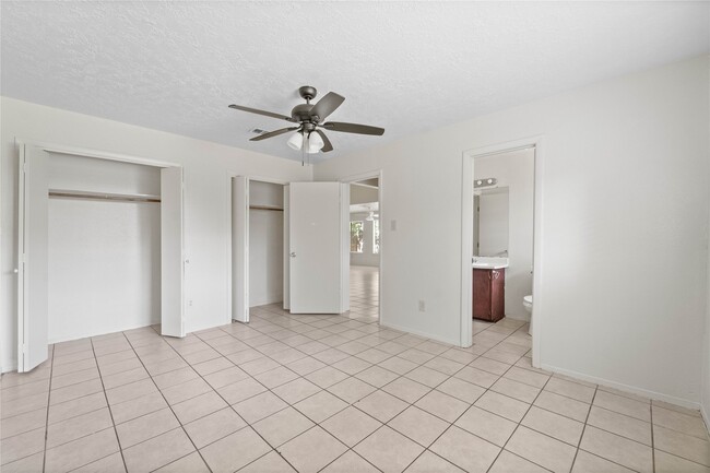 Building Photo - 9811 Mill Shadow Dr