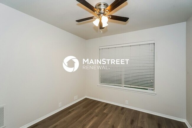 Building Photo - 4 Bedroom Pet-Friendly Home in FORT WORTH,...