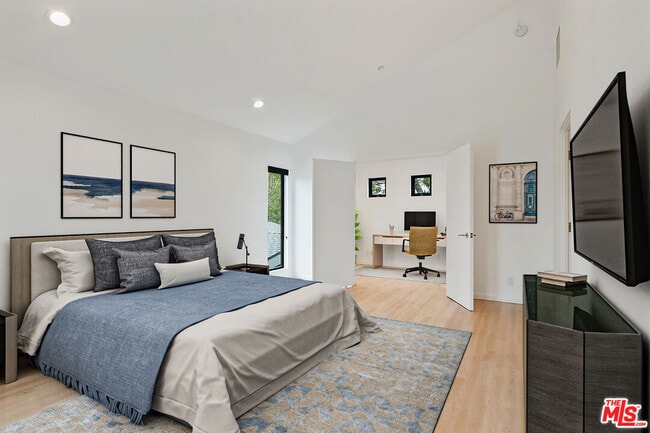 Building Photo - 1306 Cabrillo Ave