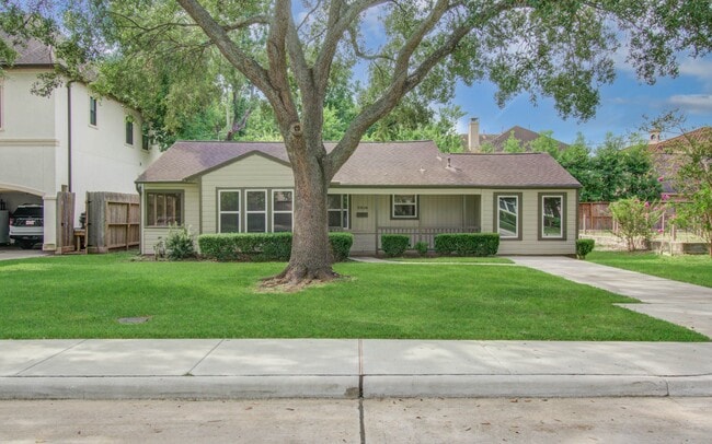 Building Photo - 5519 Huisache St