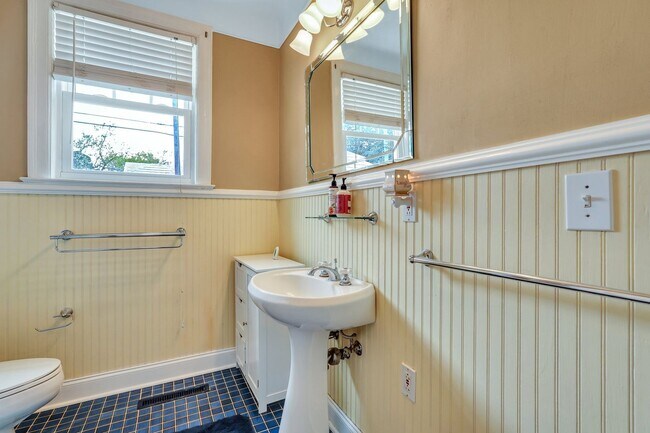 Building Photo - Beautiful Home in Desirable Ardsley Park